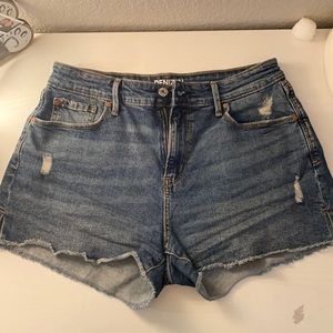 Levi’s DENIZEN denim shorts
